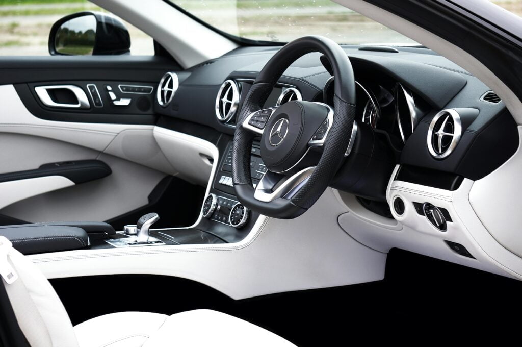 interior mobil halotomotif