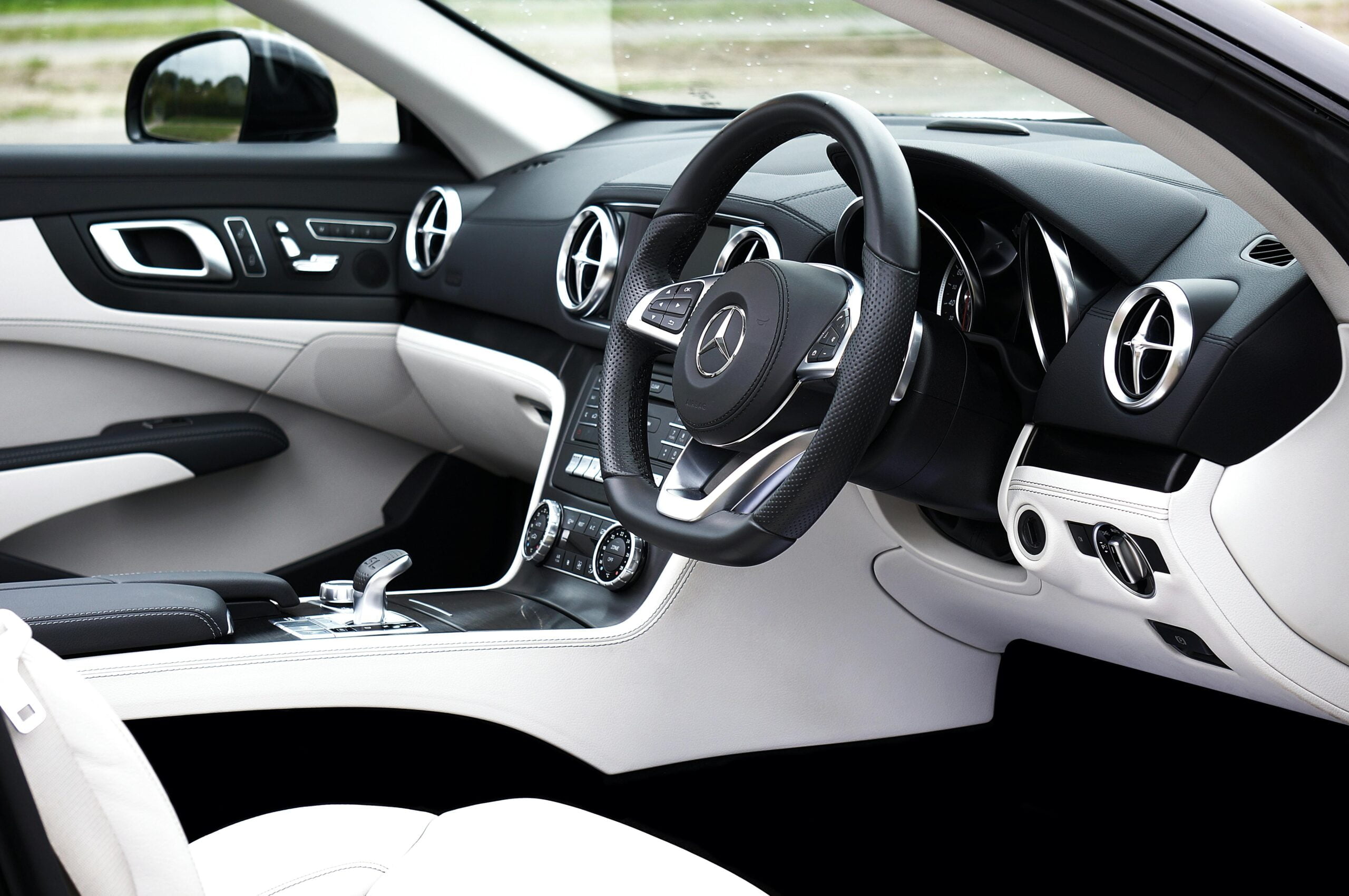 interior mobil halotomotif