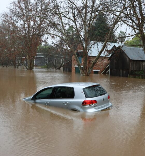 Banjir Mobil Terendam
