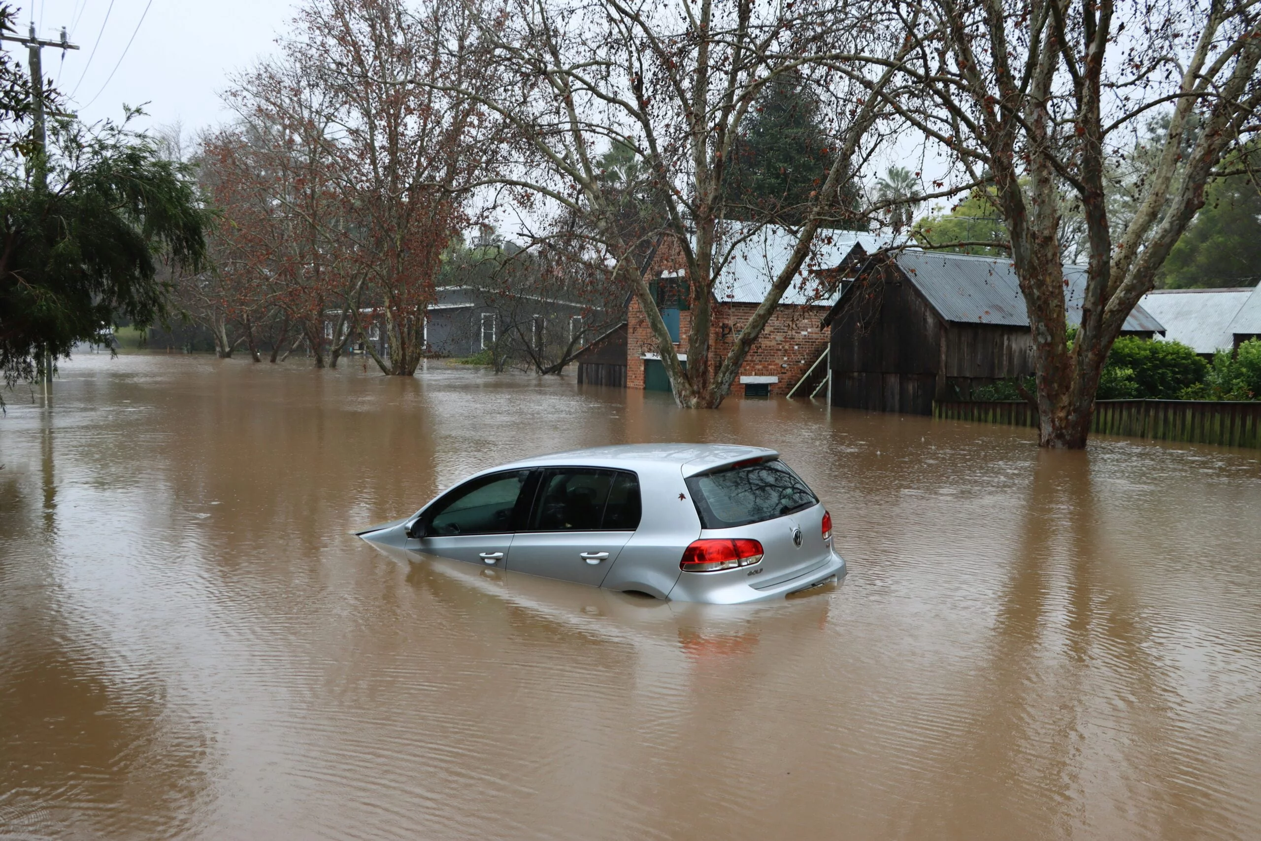 Banjir Mobil Terendam