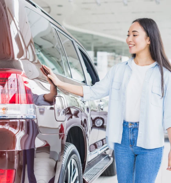 Mobil baru atau bekas_Freepik