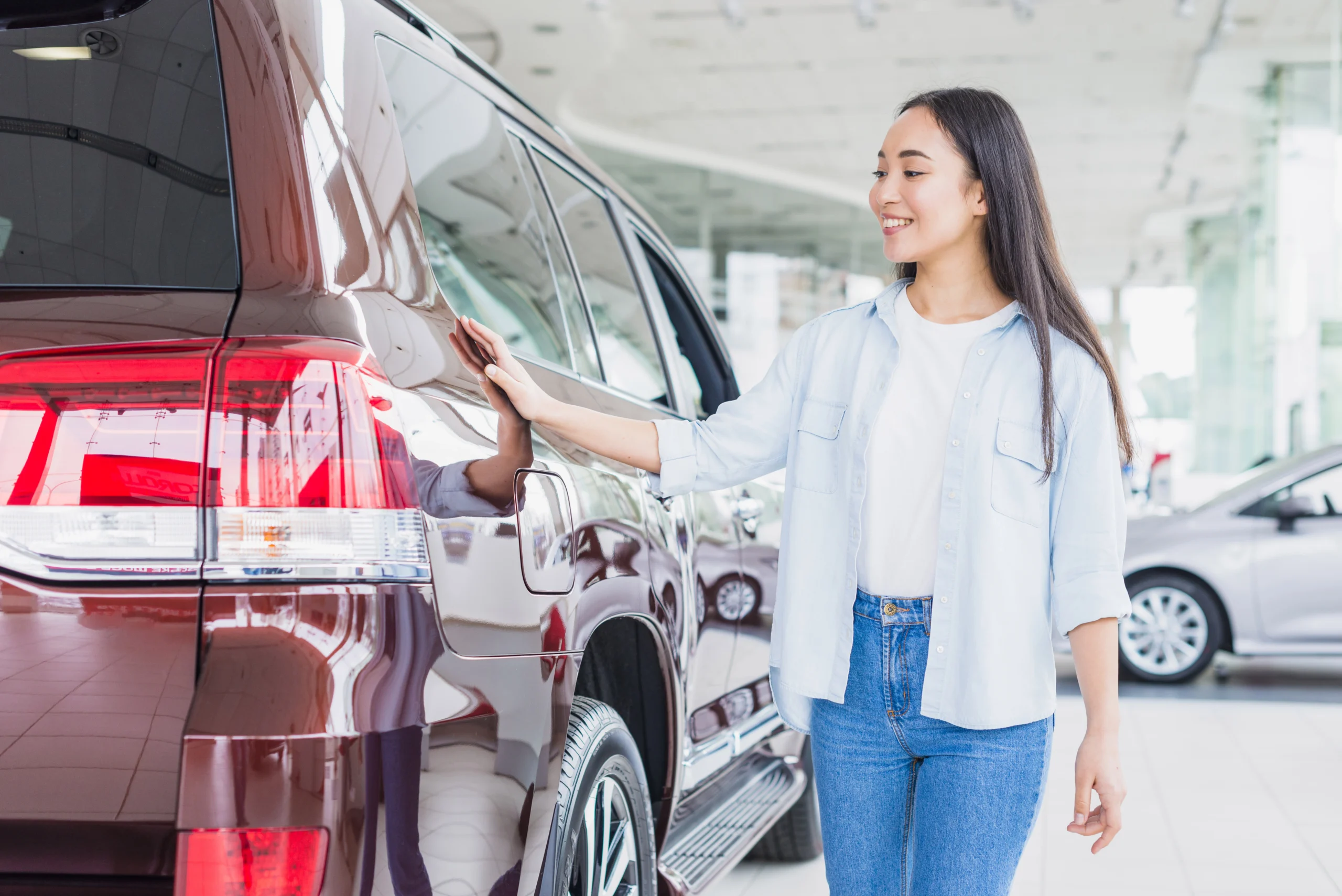 Mobil baru atau bekas_Freepik