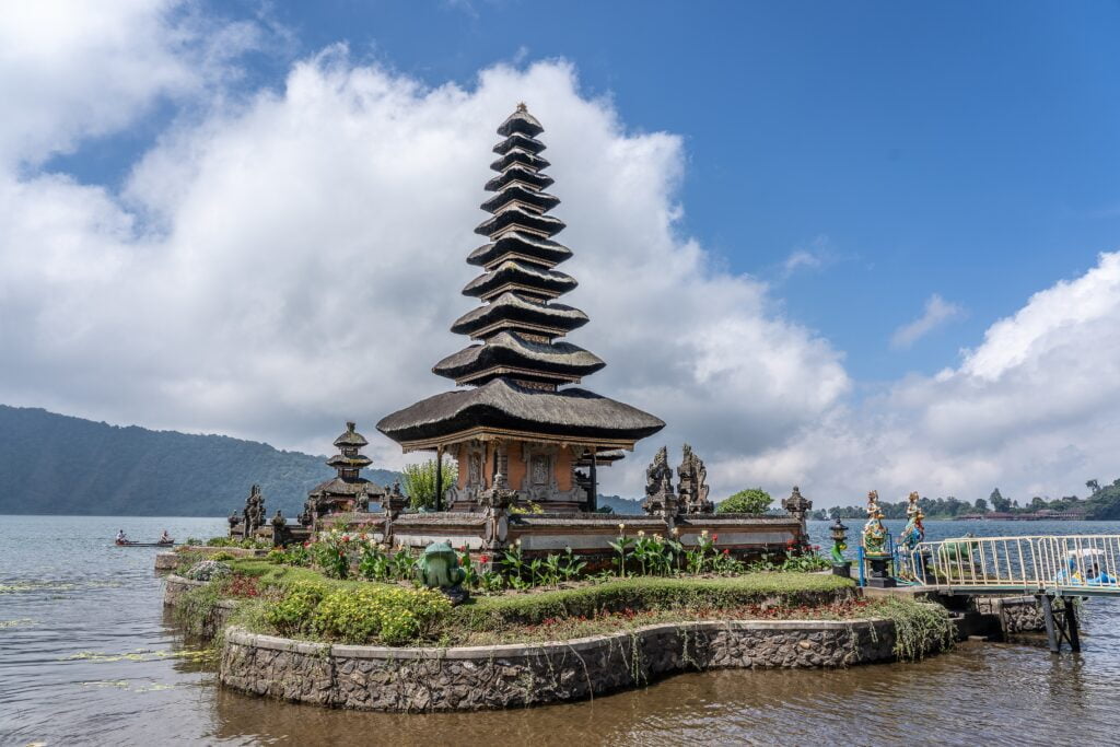 Destinasi Road Trip di Bali Danau Beratan