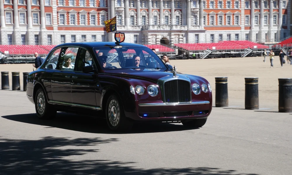 Mobil yang digunakan Ratu Elizabeth II