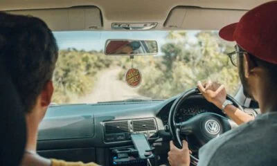 Obrolan di mobil