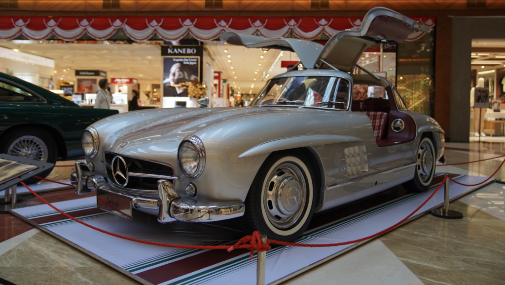 Tuksedo Studio bawa 300SL Gullwing  ke Pondok Indah Mall 2