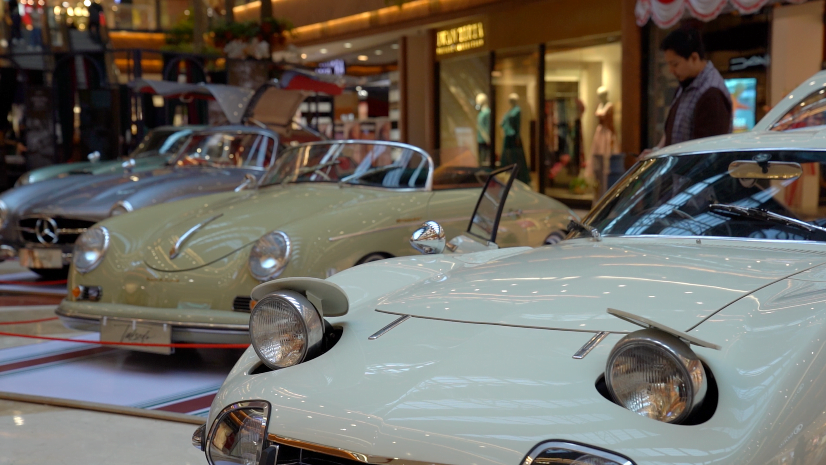 Pameran mobil sports classic Tuksedo Studio di pondok indah mall 2