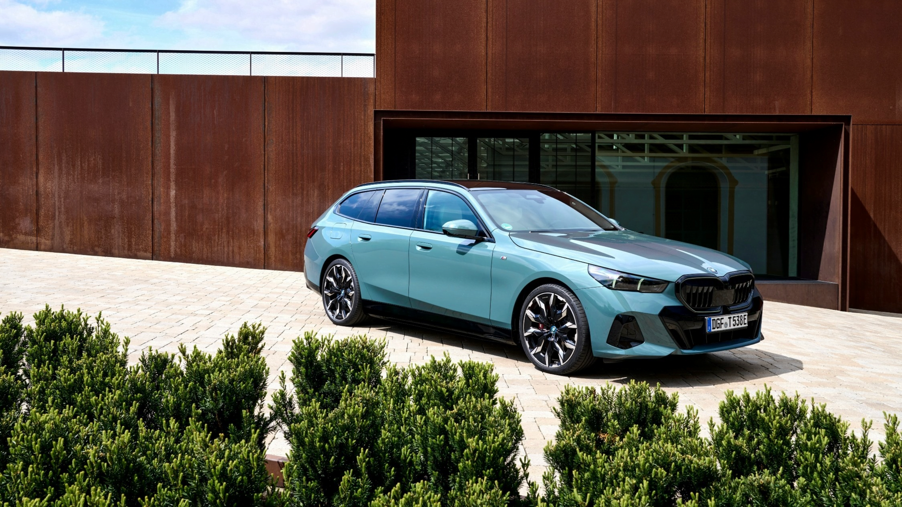 Peluncuran BMW i5 Touring di Indonesia
