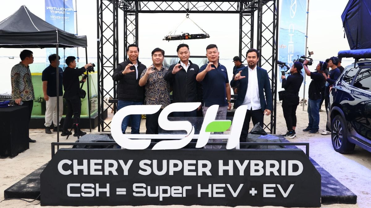 Acara perendaman baterai mobil listrik Chery Tiggo 8 CSH selaa 55 Jam