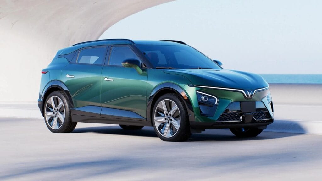 VinFast VF7 akan hadir di GIIAS 2025