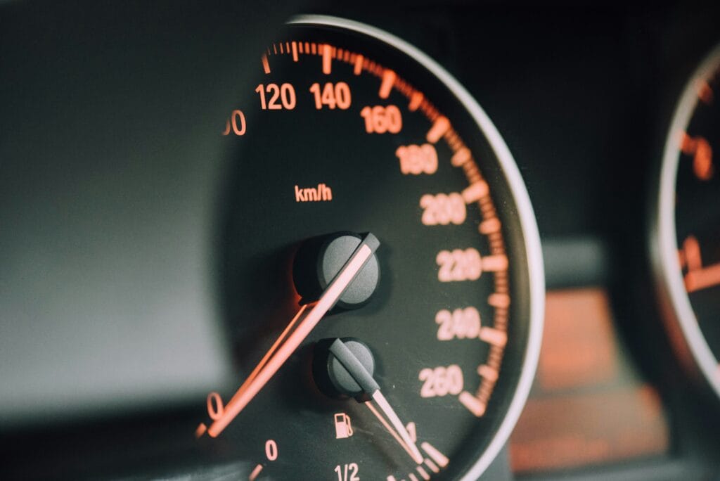 Speedometer mobil