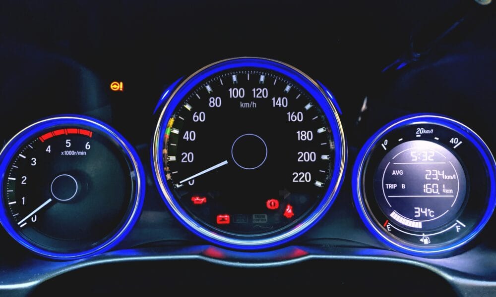 Speedometer Mobil