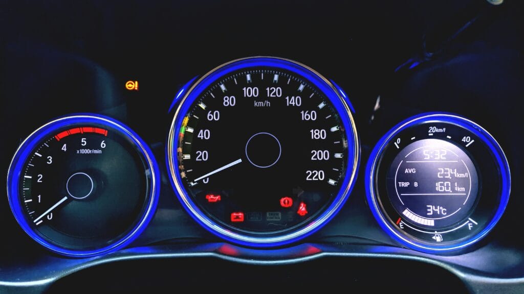 Speedometer Mobil