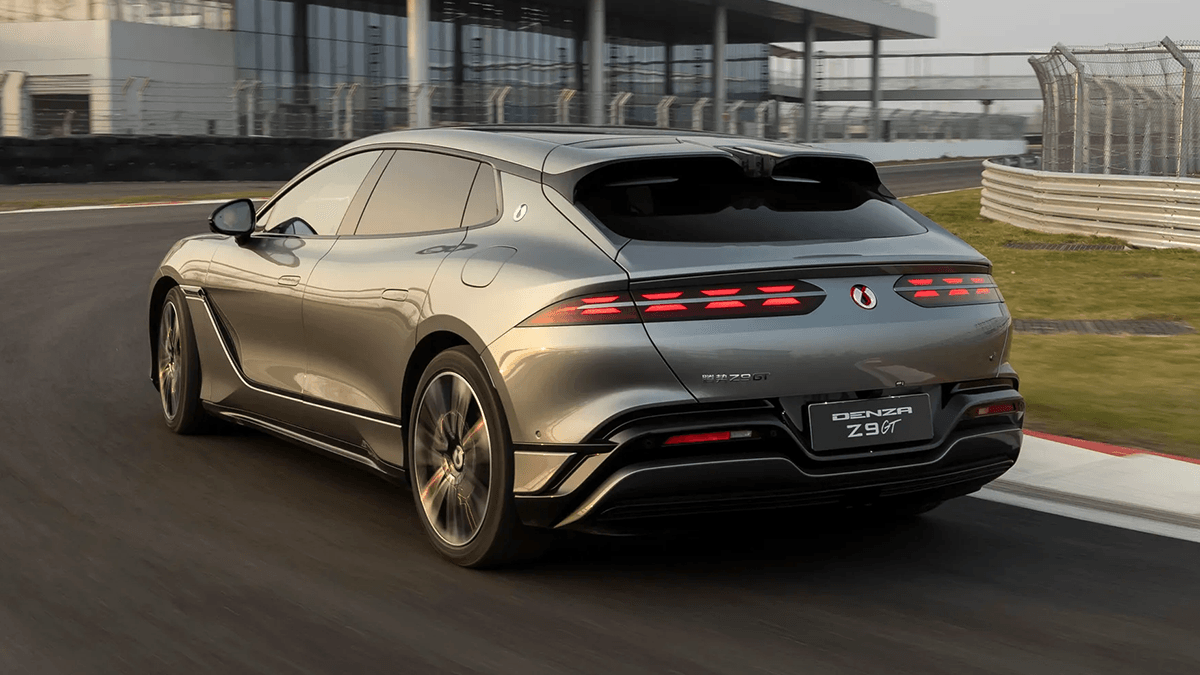 Daniel Craig jadi bintang iklan Denza